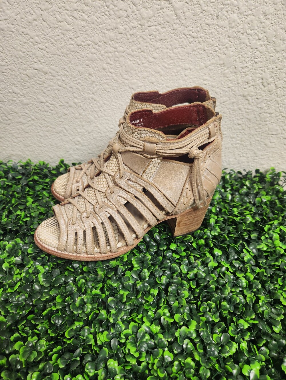 Freebird Wazee sandal in beige multi size 7